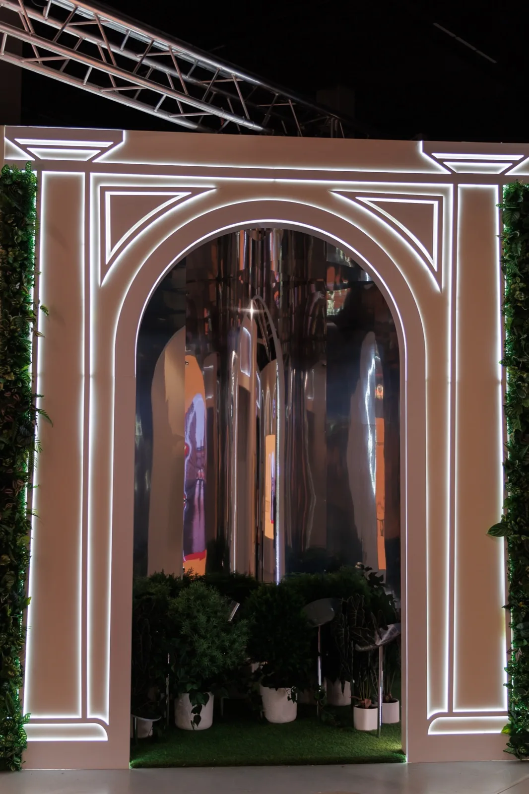 Mirrored arch with live greenery at the entrance to the room about the future